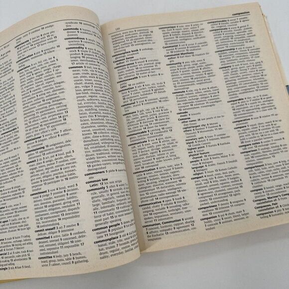 Webster's Crossword Puzzle Dictionary Vintage 1999 HBDJ Gramercy Reference - Picture 5 of 9